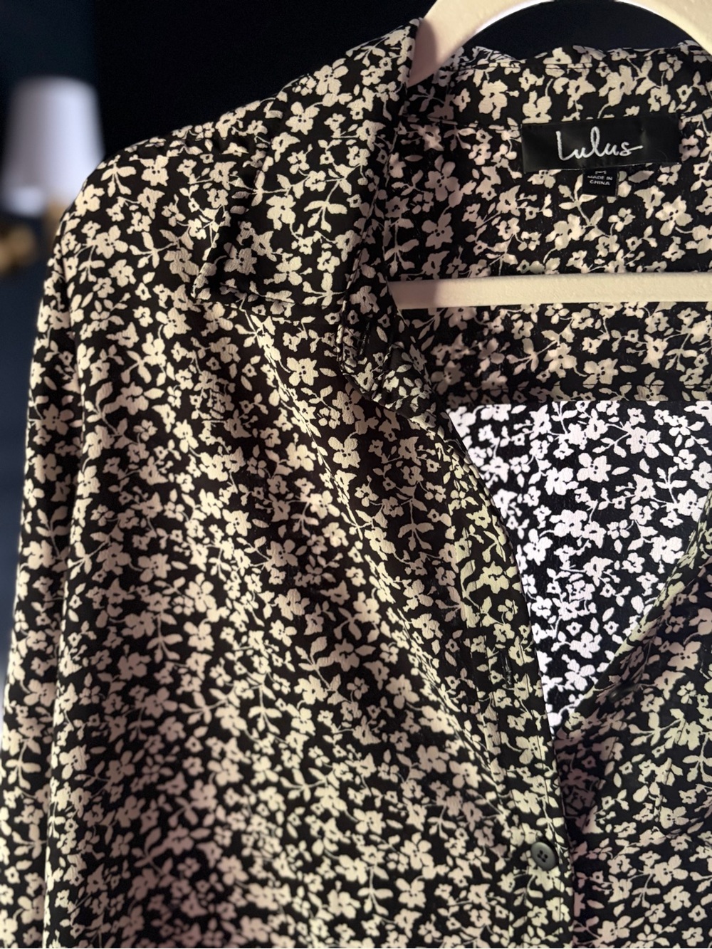 Size M Lulus Black & White Floral Blouse